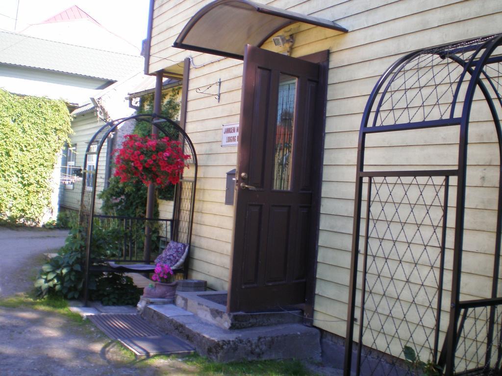 Jannseni Accommodation Pärnu Esterno foto